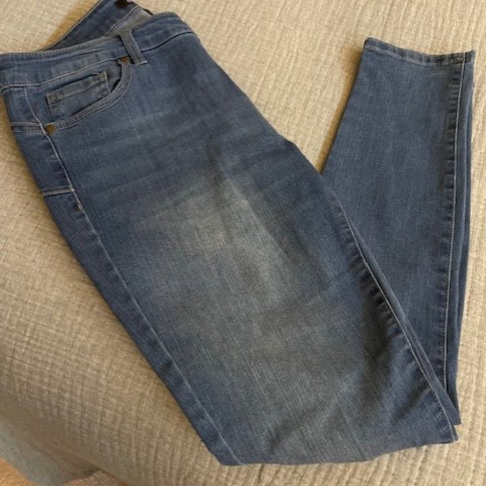Women's Jeans - Picture 3 of 4
